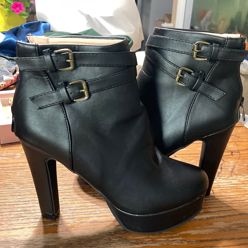 Jinpin Boots Size 41 (8.5)